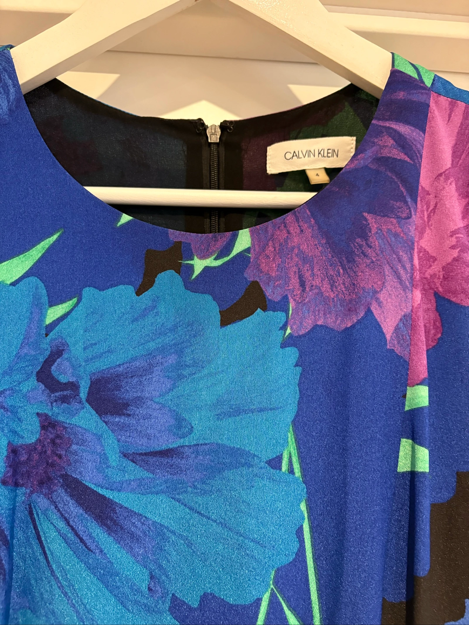 Calvin Klein jurk met bloemenprint blauw/paars, asymmetrisch, maat 4 (US) maat 36/38 – photo 4